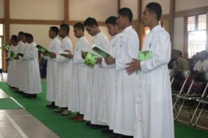 13 Frater SVD Nenuk Ucapkan Janji Kaul I di Aula Santo Arnoldus Yanssen, Jumat 15- 8- 2014