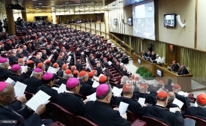 Paus hadiri sesi pembukaan Konsistori Luar Biasa untuk mencioptakan kardinal-kardinal baru tanggal 12 Februari 2015