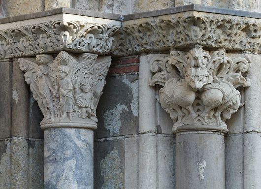 800px-Capital_of_Original_sin_and_Capital_of_the_lions_-_Porte_Miègeville_-_Basilica_of_Saint-Sernin