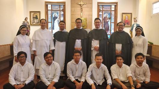 Bersama beberapa imam, suster dan frater di Surabaya/Ist