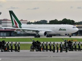 Pesawat Alitalia yang selalu digunakan Paus untuk setiap kunjungan ke luar negeri. Pena Katolik