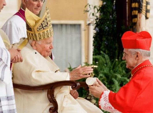 Kardinal Jean-Louis Tauran bersama Paus Santo Yohanes Paulus II/Foto Vatican Media