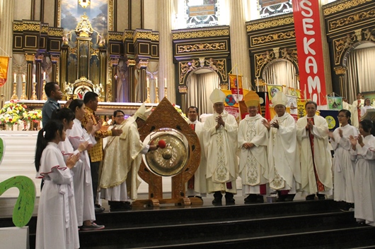 Mgr Agus membuka Jamnas Sekami 2018 dengan pemukulan gong/PEN@ Katolik/pcp
