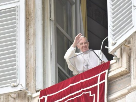 Paus Fransiskus dalam  Regina Coeli  (Vatican Media) 