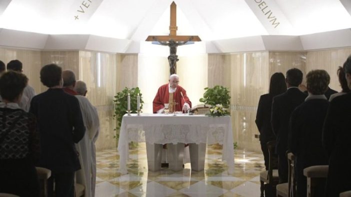 Paus Fransiskus merayakan Misa di  Casa Santa Marta  (Vatican Media) 
