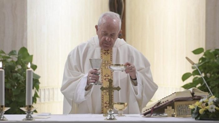 Paus Fransiskus dalam Misa harian di Casa Santa Marta (Vatican Media)