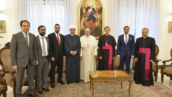 Paus menerima Imam Besar Ahmed Al Tayeb 1