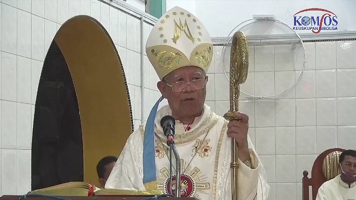 Administrator Keuskupan Sibolga Mgr Anicetus Bongsu Sinaga OFMCap dalam Misa Krisma 2 Juli 2020, live streaming oleh Komsos Keuskupan Sibolga (screenshot oleh PEN@ Katolik/pcp)
