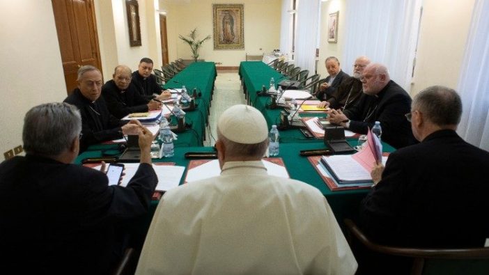 Foto arsip pertemuan Paus Fransiskus dan Dewan Kardinal (© Vatican Media)