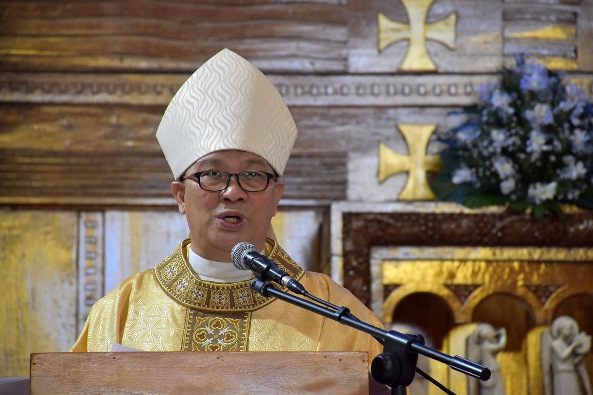 Uskup Baguio Mgr Victor Bendico 