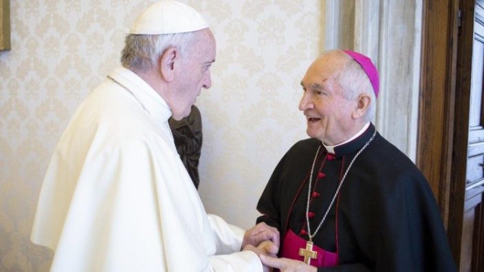 Paus Fransiskus dan Uskup Agung Silvano Maria Tomasi (Vatican Media)