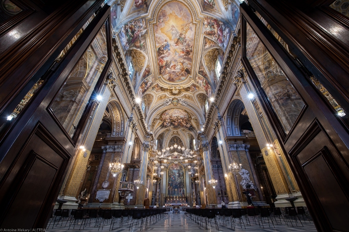 Basilika Dua Belas Rasul (interior). Basilika Dua Belas Rasul adalah milik Kementerian Dalam Negeri Italia. © Antoine Mekary | ALETEIA 