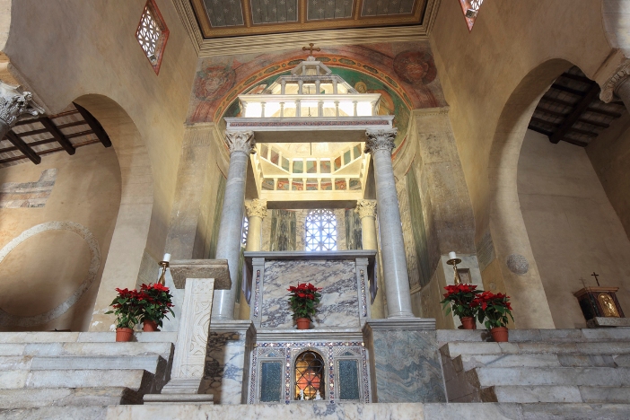 Basilika San Giorgio in Velabro. Di bawah altar disimpan relikui Santo Gregorius. © marcovarro | Shutterstock 