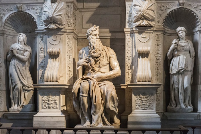 Moses. Patung pahat terkenal di dunia yang diciptakan oleh Michelangelo untuk makam Paus Julius II. © Anna Pakutina | Shutterstock 