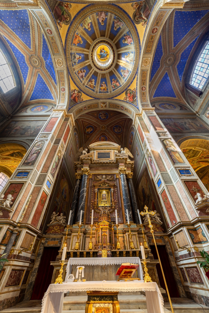 Basilika Santo Agustinus di Campo Marzio, altar tinggi © NICOLA MESSANA PHOTOS | Shutterstock 