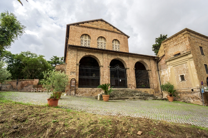Basilika Santa Balbina (eksterior) © Massimo Salesi | Shutterstock 