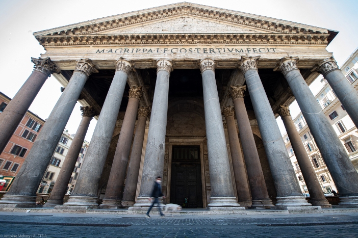 Basilika Maria Ratu Para Martir (bagian depan). Pantheon telah menjadi simbol Roma selama 2.000 tahun, tetapi selama 1.400 tahun itu juga menjadi gereja yang didedikasikan untuk Maria Ratu Para Martir. © Antoine Mekary | ALETEIA 