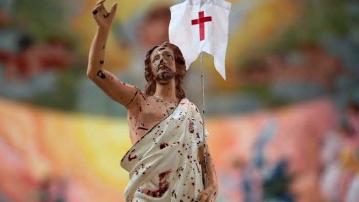 Patung Kristus yang Bangkit, berlumuran darah akibat serangan bom di Sri Lanka tahun 2019
