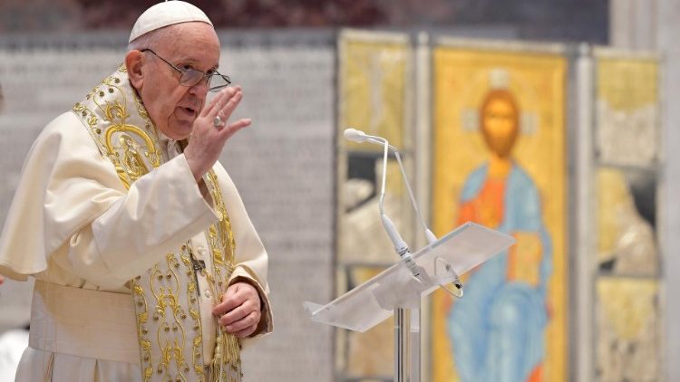 Paus Fransiskus memberi berkat Urbi et Orbi Paskah (Vatican Media) 