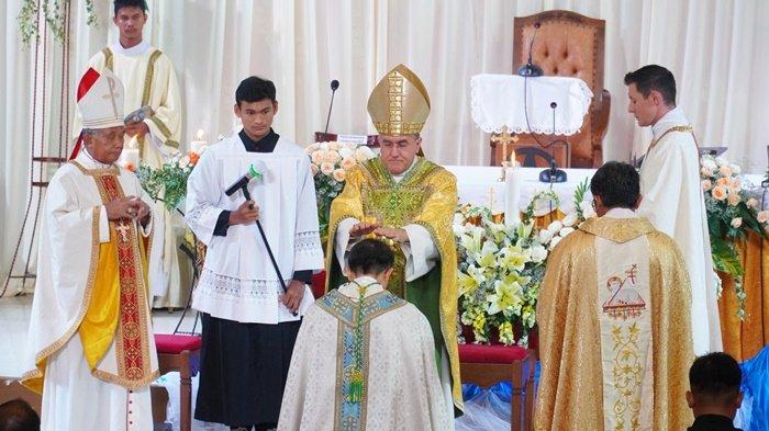 Hidup Untuk Gereja, Kisah Panggilan Uskup Banjarmasin - Pen@ Katolik