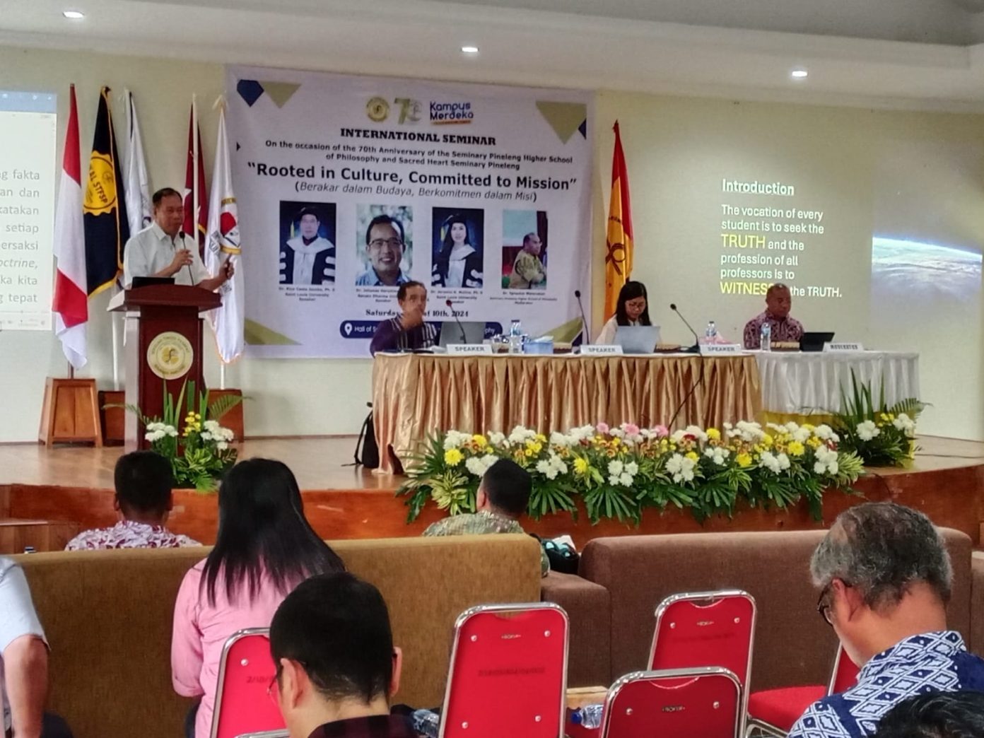 Memperingati HUT ke-70 Sekolah Tinggi Filsafat Seminari Pineleng (STFSP) di aula STFSP. Dok Pribadi