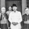 Kisah Mgr. Albertus Soegijapranata SJ saat Melindungi Megawati dan Keluarga Soekarno Kebersamaan Mgr Albertus Soegijapranata SJ dan Presiden Soekarno