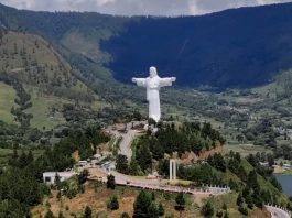 Patung Yesus Tertinggi di Dunia di Danau Toba Sibea-bea.