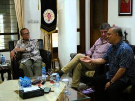 Sekretaris Jenderal Caritas Internationalis, Alistair Dutton berjumpa dengan Kardinal Ignatius Suharyo di Katedral Jakarta, Jakarta Pusat, 25 Oktober 2024. Dok. Caritas Indonesi