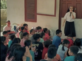 Sekolah Damai bersama anak-anak di Desa Tebedak, Ngabang, Landak, Kalimantan Barat, 2 September 2024.