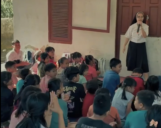 Sekolah Damai bersama anak-anak di Desa Tebedak, Ngabang, Landak, Kalimantan Barat, 2 September 2024.