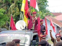 Aksi anggota PMKRI Ende, NTT saat menggelar aksi demontrasi mengkritik korupsi di Kabupaten Ende, Senin, 28 Oktober 2024. IST