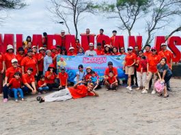 Umat Lingkungan St. Yohanes Baptista Paroki St, Maria Bunda Penasihat Baik, Wates, Yogyakarta menggelar aksi mengumpulkan sampah di Pantai Mlarangan Asri, Pleret, Kapanewon Panjatan, Kabupaten Kulon Progo, Daerah Istimewa Yogyakarta, Sabtu 18 Januari 2025. IST