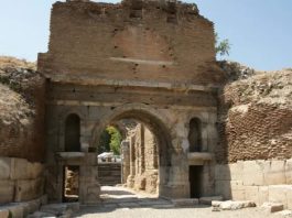 Reruntuhan Kota Nicea yang masih dapat dilihat pada saat ini menjadi bagian dari Kota Iznik, Turki. ALeteia