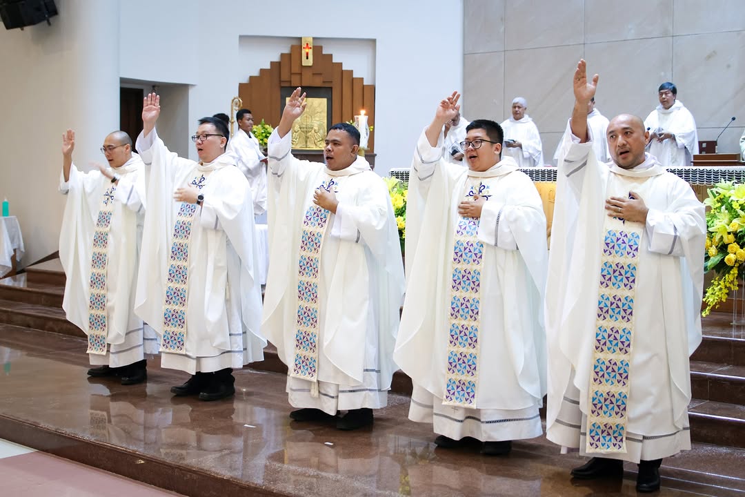 Berkat pertama dari para imam Dominikan yang ditahbiskan di Gereja St. Helena Curug Tangerang 22 Februari 2025. Paroki Curug