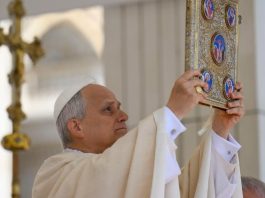 Paus Leo XIV pada Misa Inagurasinya di Lapangan St. Petrus Vatikan. Vatican Media