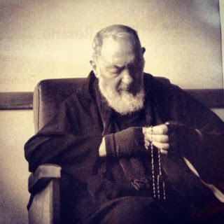 St Padre Pio dan Rosario. IST