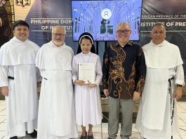 Foto - Sr. M. Krisanti Woro Palupi, OP sesaat setelah ujian tesis di Institute of Preaching di Quezon City, Filipina.