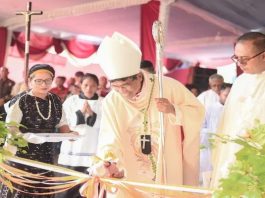 Uskup Agung ende Mgr. Paulus Budi Kleden SVD memberkati Gereja Aimere, tekankan Pentingnya Pendidikan Anak. IST