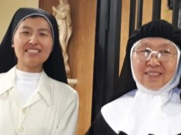 Suster Maria Zhang Yue Chun (kanan)