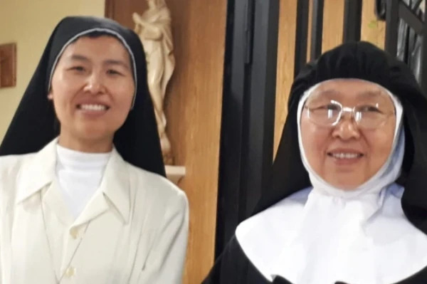 Suster Maria Zhang Yue Chun (kanan)