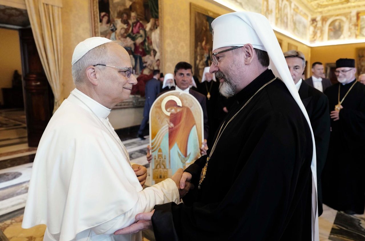 Paus Leo bersama Uskup Agung Sviatoslav Shevchuk, Kepala Gereja Katolik Yunani Ukraina. Vatican Media