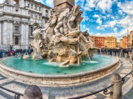 Salah satu air mancur di Piaza Navona. My Tour Italy