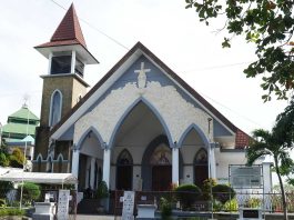 Gereja Maria Bunda Segala Bangsa Nusa Dua Denpasar yang berdiri beresebelahan dengan Masjid Ibnu Batutah. PMBSB