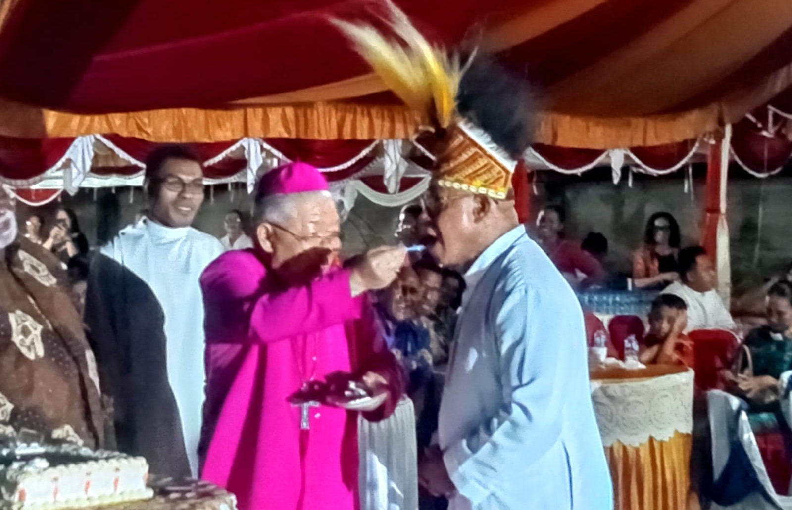 Romo Hendrikus Kariwop MSC dan Uskup Agung Merauke, Mgr. P. C. Mandagi MSC