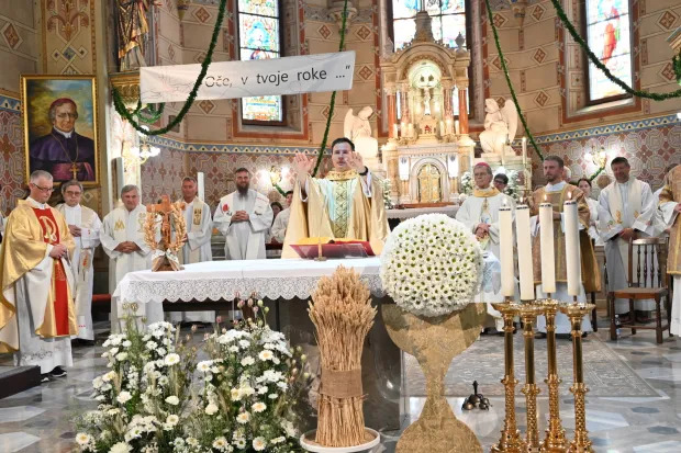 Misa Perdana Pastor Ambrož Brezovšek OFMCap. Aleteia