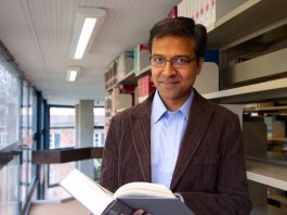 Pastor Richard D’Souza SJ Direktur Baru Observatorium Vatikan. IST