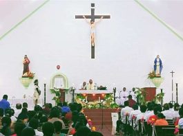 Uskup Manokwari Sorong, Mgr. Hilatius Datus Lega meresmikan Gereja Katolik Santa Marta di Jalan Batu Putih, Krooy, Kabupaten Kaimana