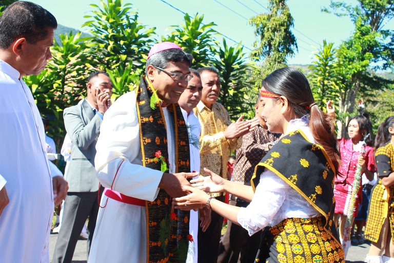 Uskup Agung Ende, Mgr. Paulus Budi Kleden SVD saat hadir dalam Perayaan 25 tahun Biara Sang Timur dan 71 tahun Paroki Maria Assumpta. IST