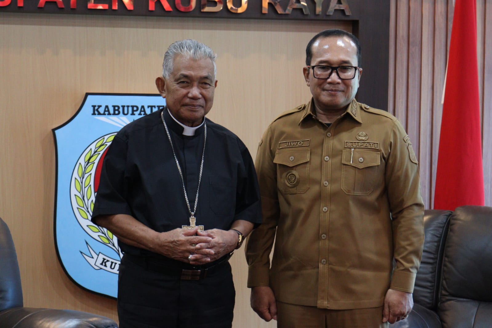 Uskup Agung Pontianak, Mgr. Agustinus Agus dan Bupati Kubu Raya, Sujiwo. IST