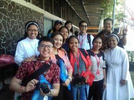 Peserta AYD dari Taiwan Timor Timur dan Indonesia di Persekolahan Santa Maria yang dikelola suster-suster Dominikan. Suster OP